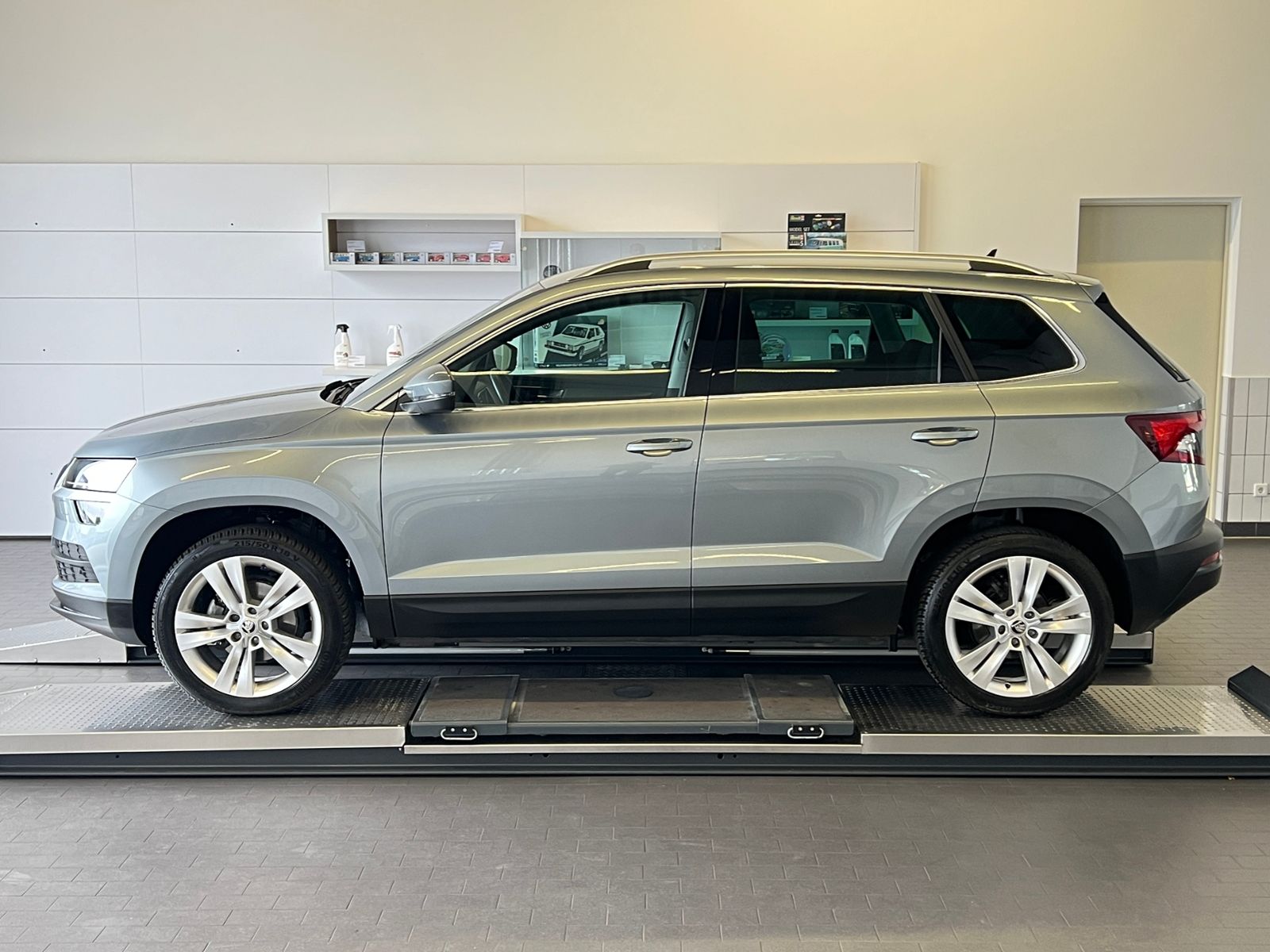 Fahrzeugabbildung SKODA Karoq Style 1.5 TSI DSG *AHK, LED, SmartLink, Ka