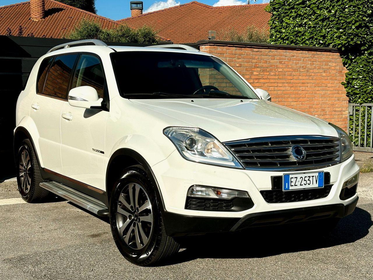 SsangYong Rexton 2015 — вигляд ззаду