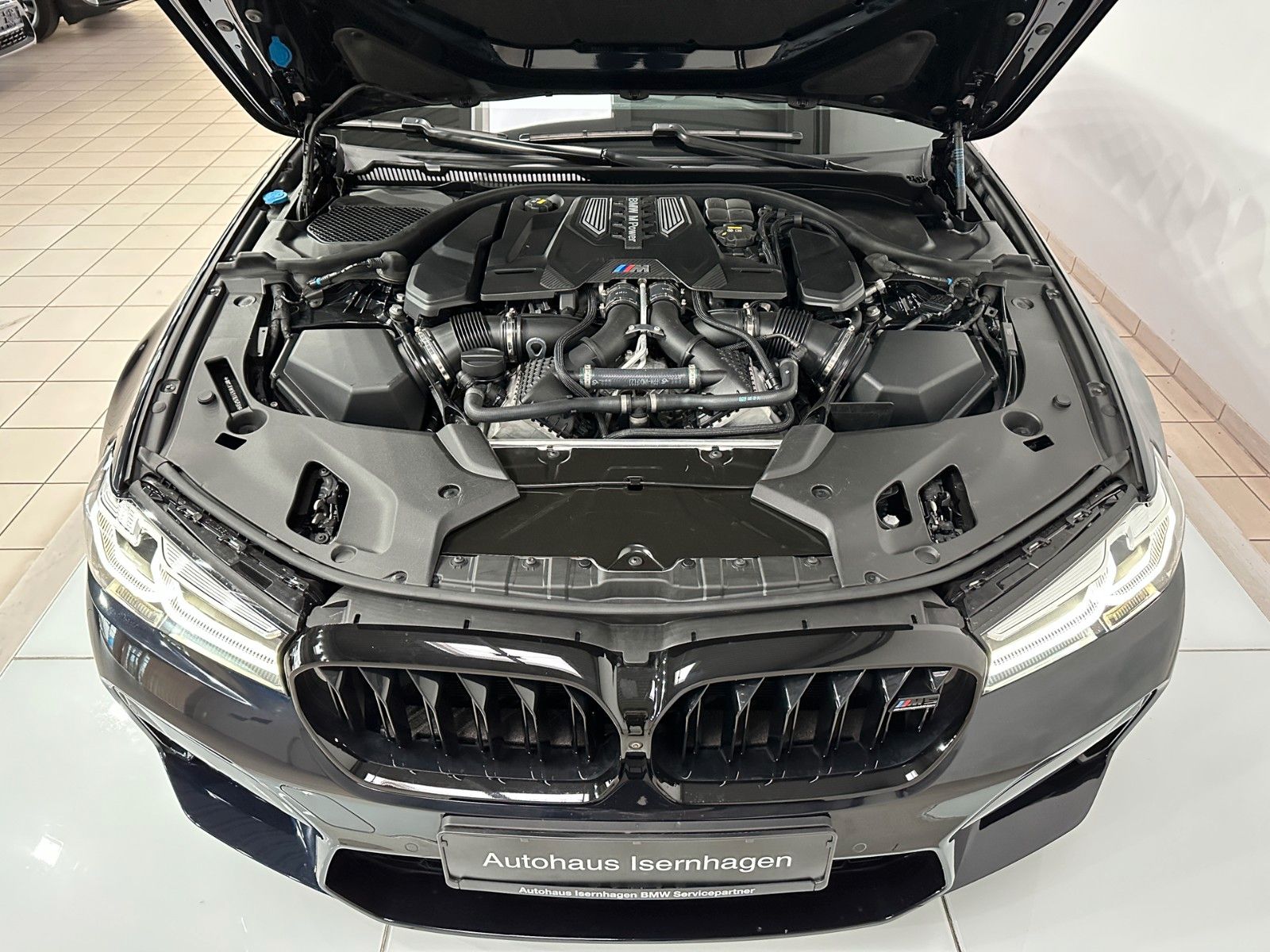 Fahrzeugabbildung BMW M5 B&W 360°HUD Massage SoftClose Belüftung Voll