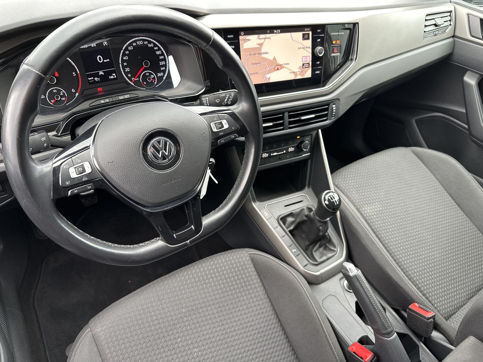 Fahrzeugabbildung Volkswagen Polo 5-Türer 1.6 TDI Comfortline NAV+ACC+KAMERA