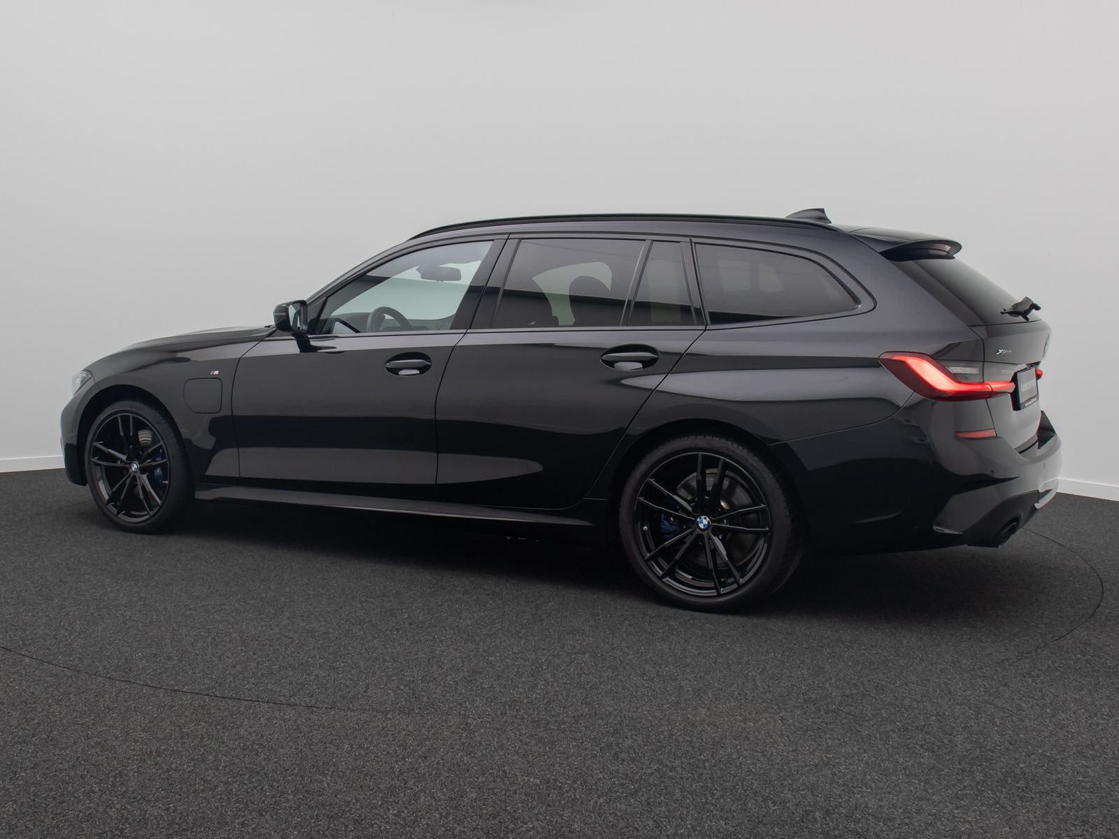 Fahrzeugabbildung BMW 330e xD M Sport DAB Laser Alarm Komfort 19Zoll