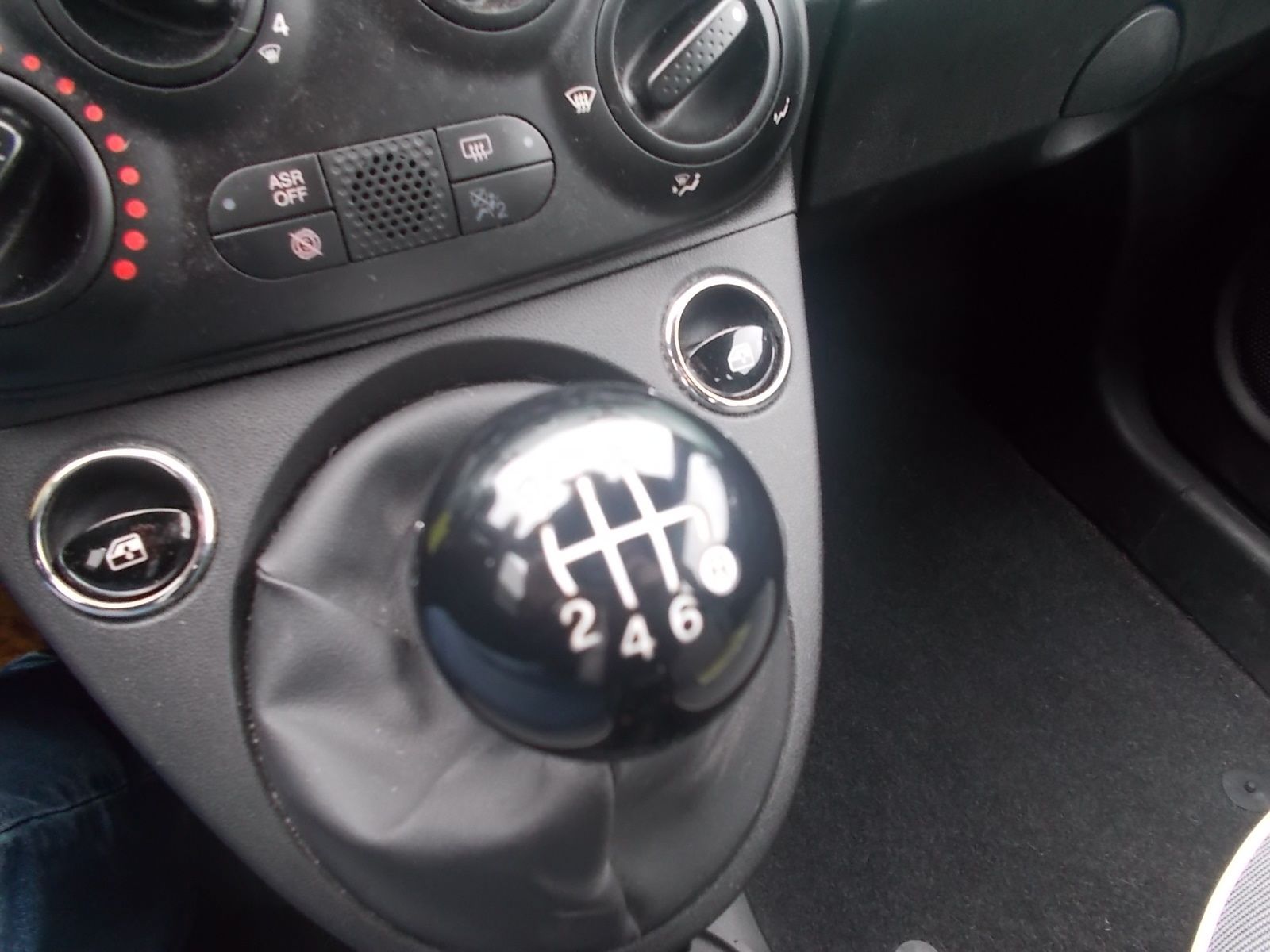 Fahrzeugabbildung Fiat 500 Lounge 1.0 Hybrid