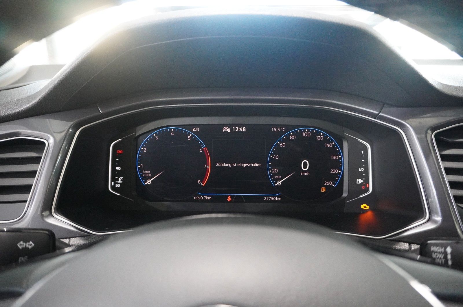 Fahrzeugabbildung Volkswagen T-Roc 1.5 TSI R-LINE SPORT NAVI/LED/KAMERA/VIRT.