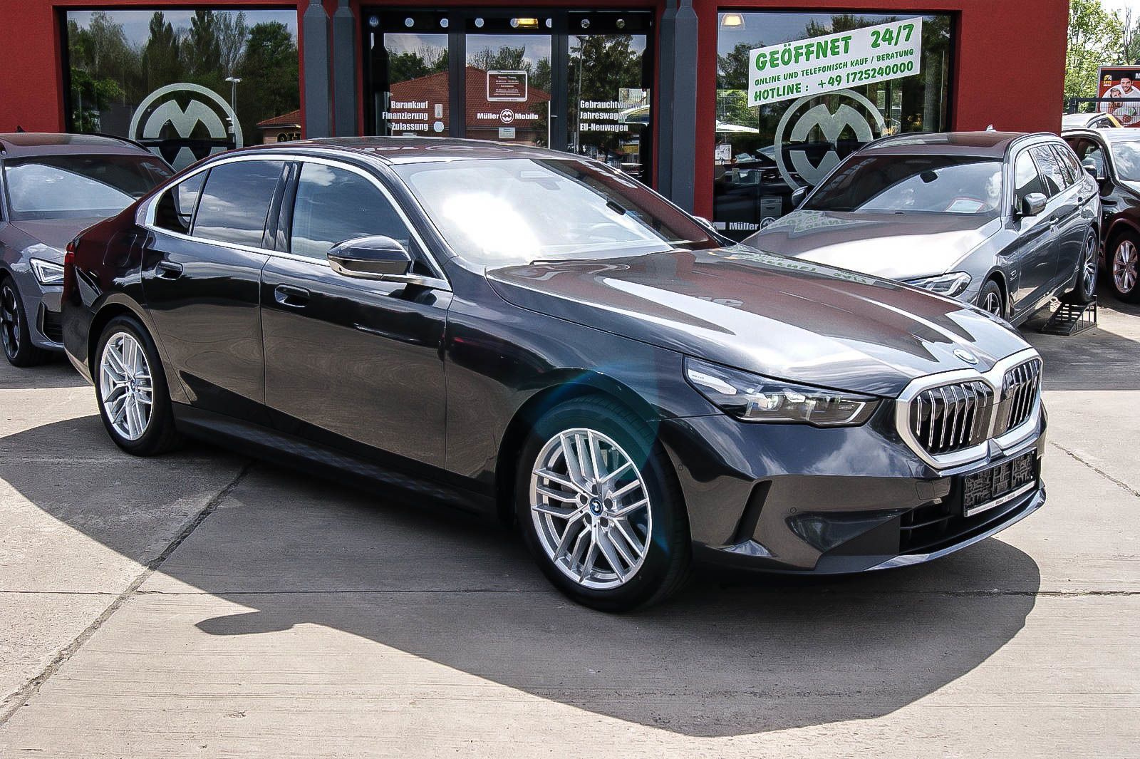 Fahrzeugabbildung BMW i5 Lim 40 eDrive HEAD-UP LEDER ESPRESSO KEYLESS