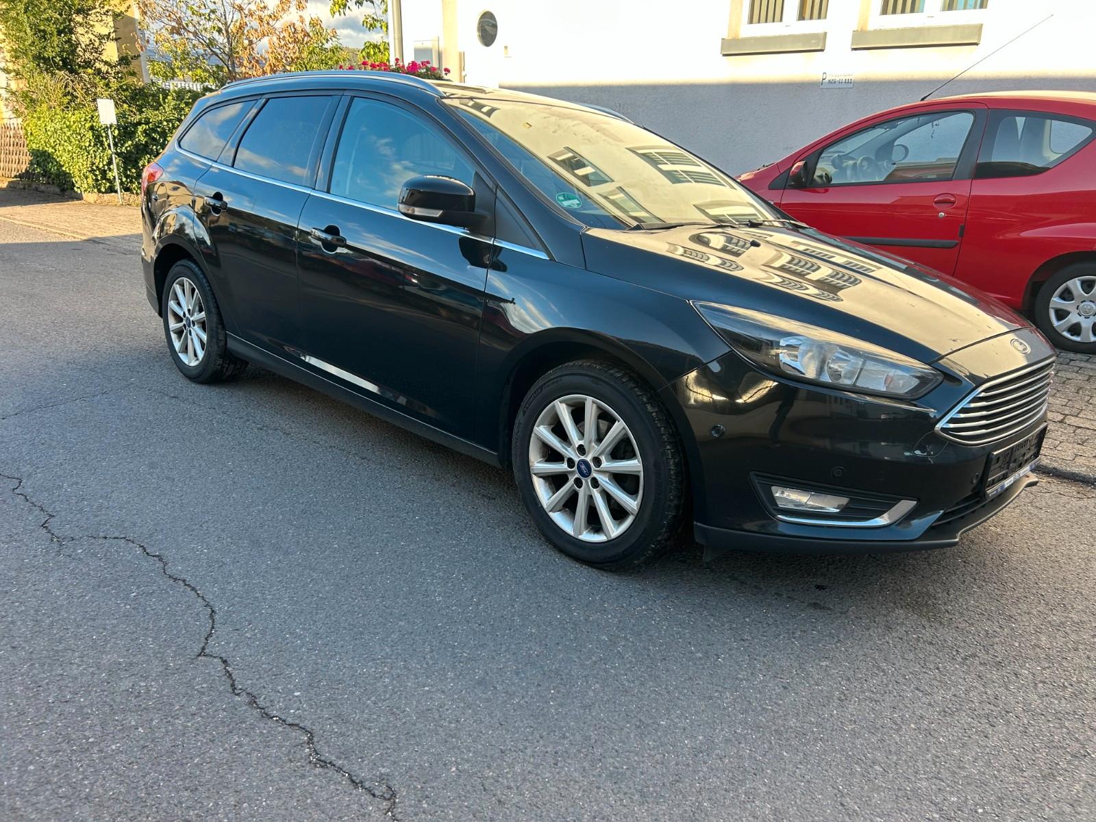 Ford Focus 2015 — interior