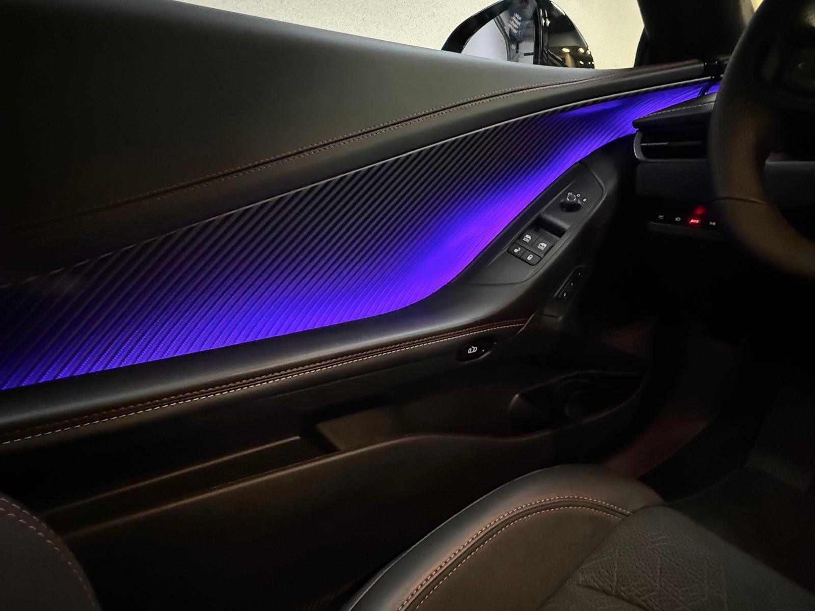 Fahrzeugabbildung Dodge CHARGER 4DR -LAUNCH EDITION-SIXPACK-CARBON-AWD