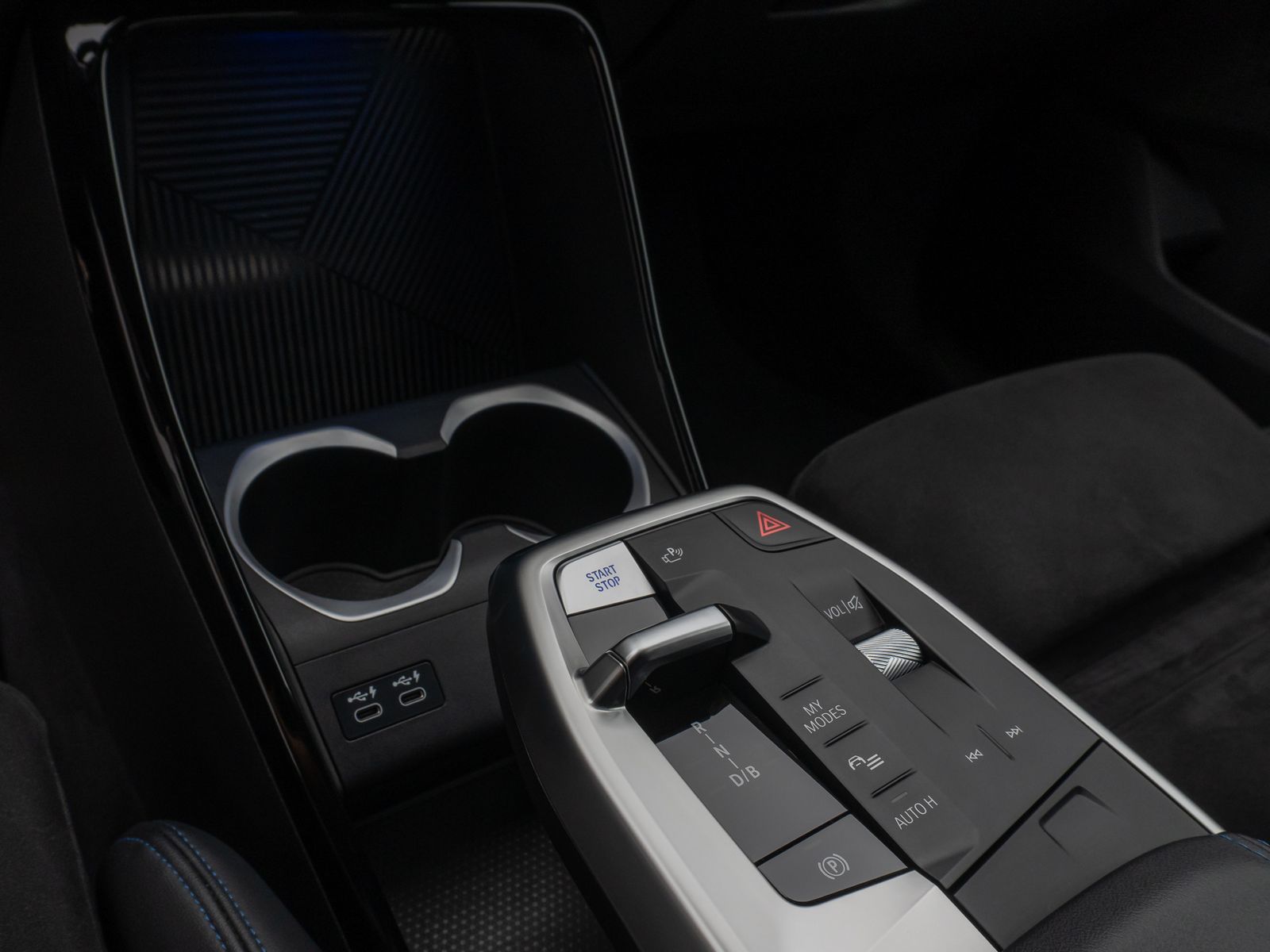 Fahrzeugabbildung BMW iX1 xD30  M Sport Kamera DAB Fernlichtassist AHK
