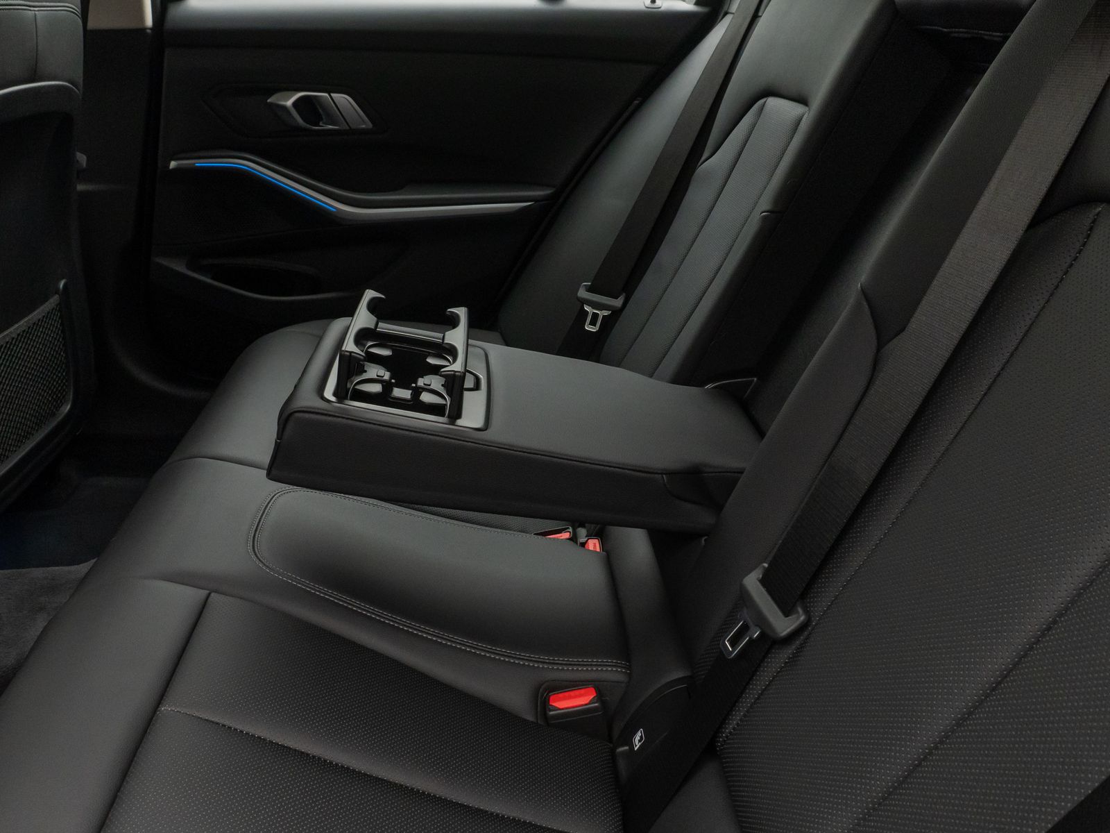 Fahrzeugabbildung BMW 320e Kamera DAB HiFi Sport Leder WidscreenDispl