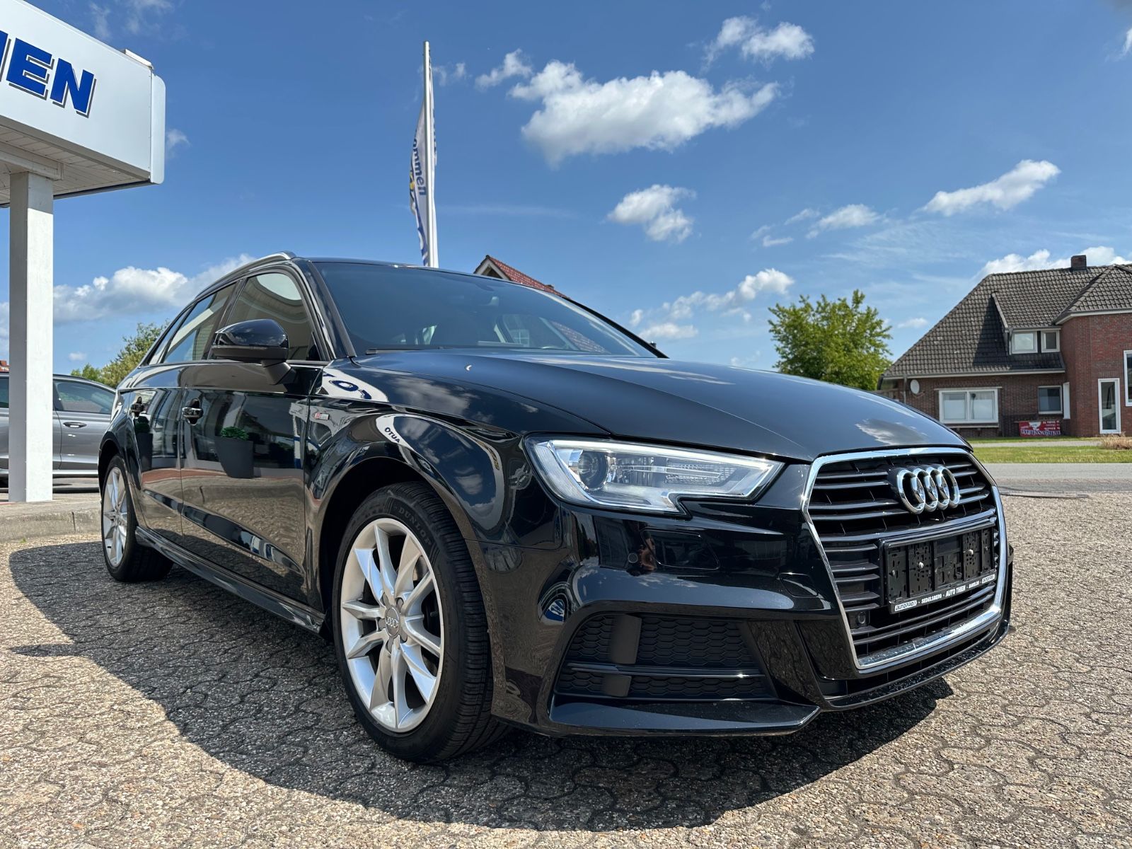 Fahrzeugabbildung Audi A3 2.0 TDI Sportback S line S tronic Navi/BiXeno