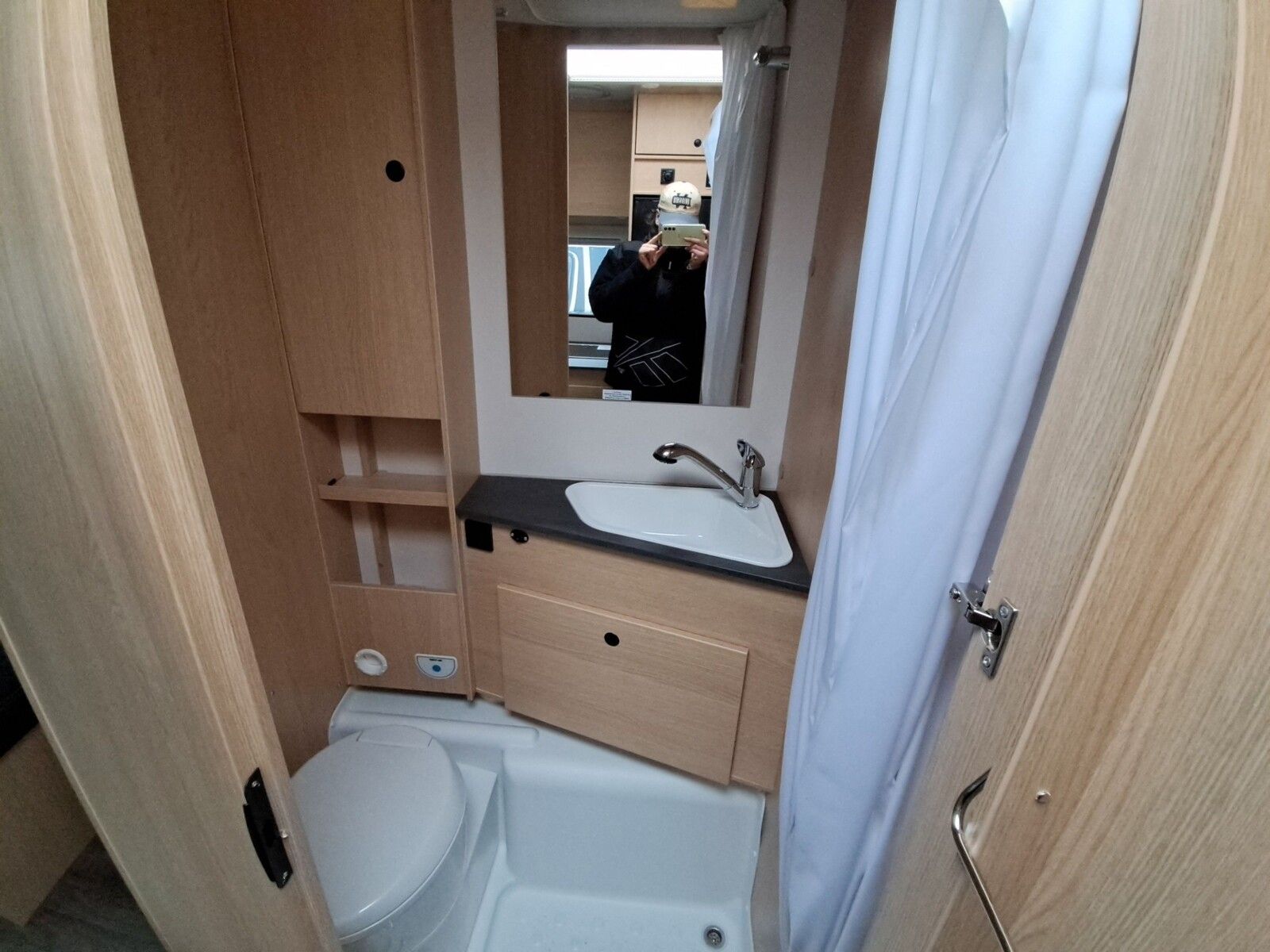 Fahrzeugabbildung Sunlight Sub TS 67 Premiere Deal, Markise, Fahrradträger