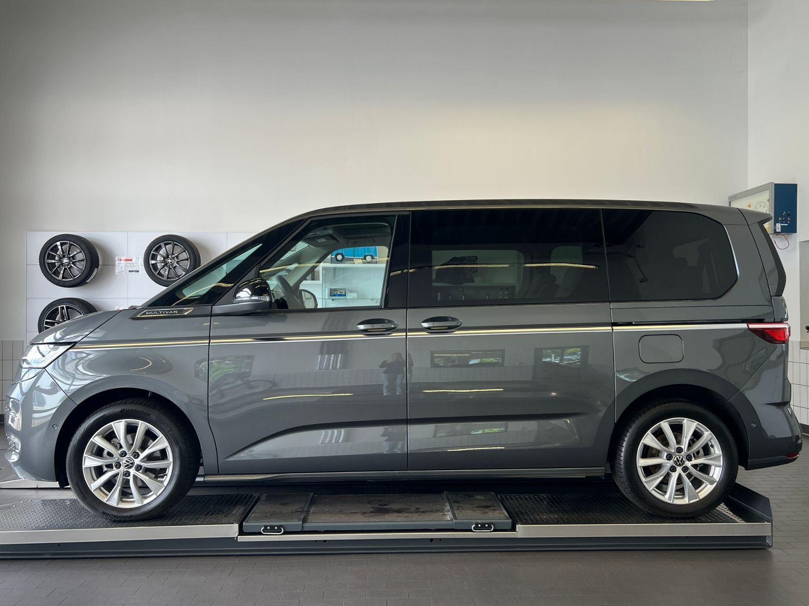 Fahrzeugabbildung Volkswagen Multivan T7 Style 2.0 TDI DSG *AHK, IQ.Light, Pa