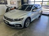 Volkswagen Passat Variant 2.0 TDI DSG R-Line 4M./STHZ/LEDER