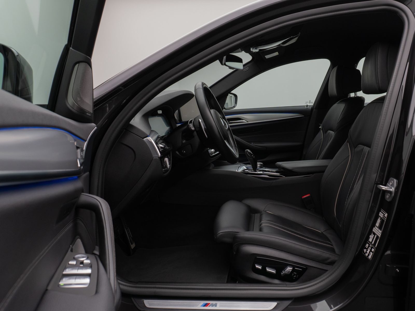 Fahrzeugabbildung BMW 530d xD M Sport Laser Kamera HUD DAB H/K Komfort
