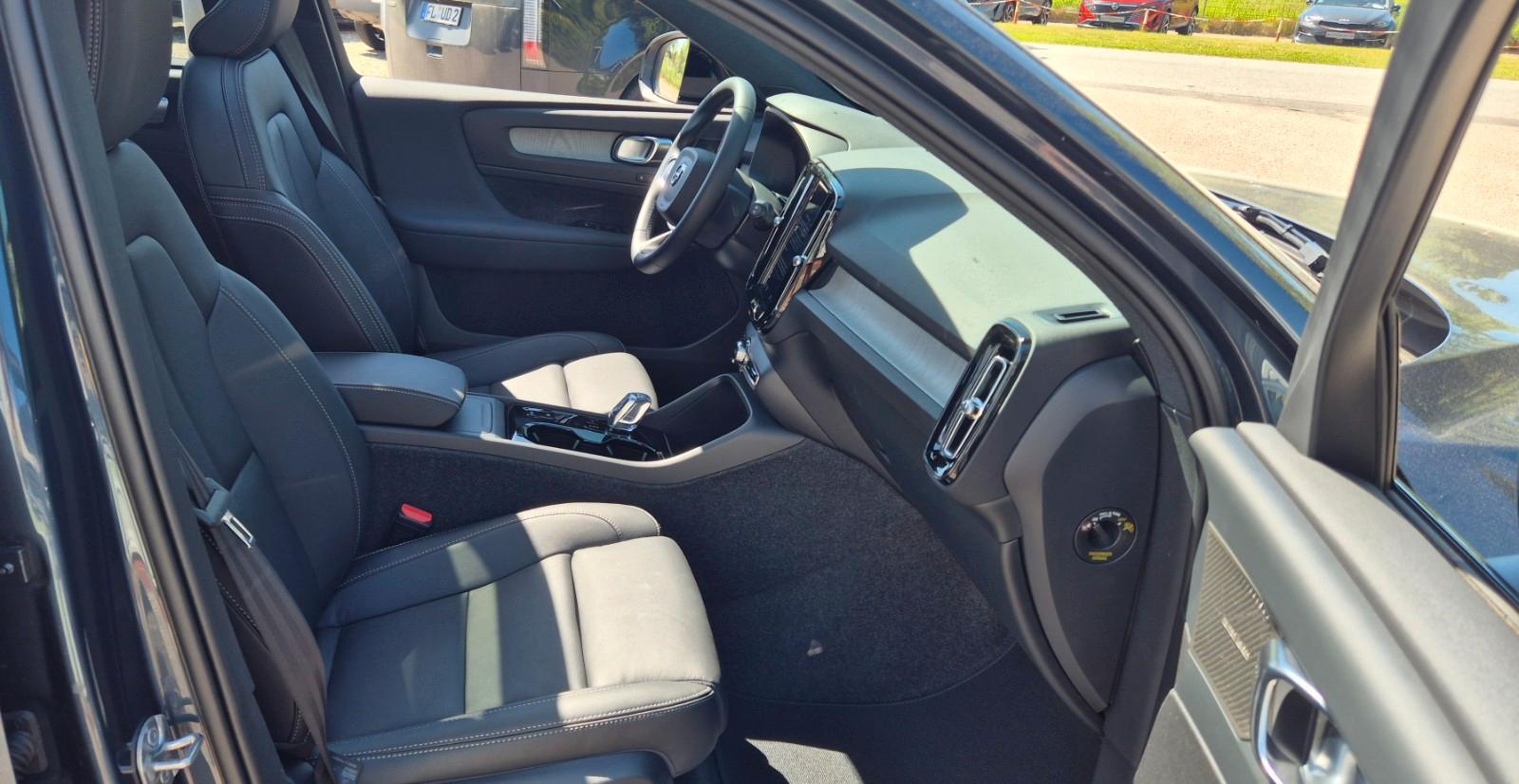 Volvo XC40 Ultra 5 Jahre Garantie Licht-Paket AHK 21"