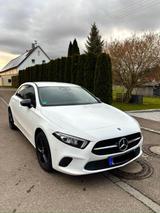 Mercedes-Benz 200 - Mercedes-Benz 200: Limousine