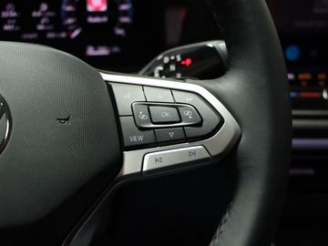 Fahrzeugverkauf 14 Volkswagen Tiguan 1.5 eTSI 110 kW Life AHK elek. Koffer Kam