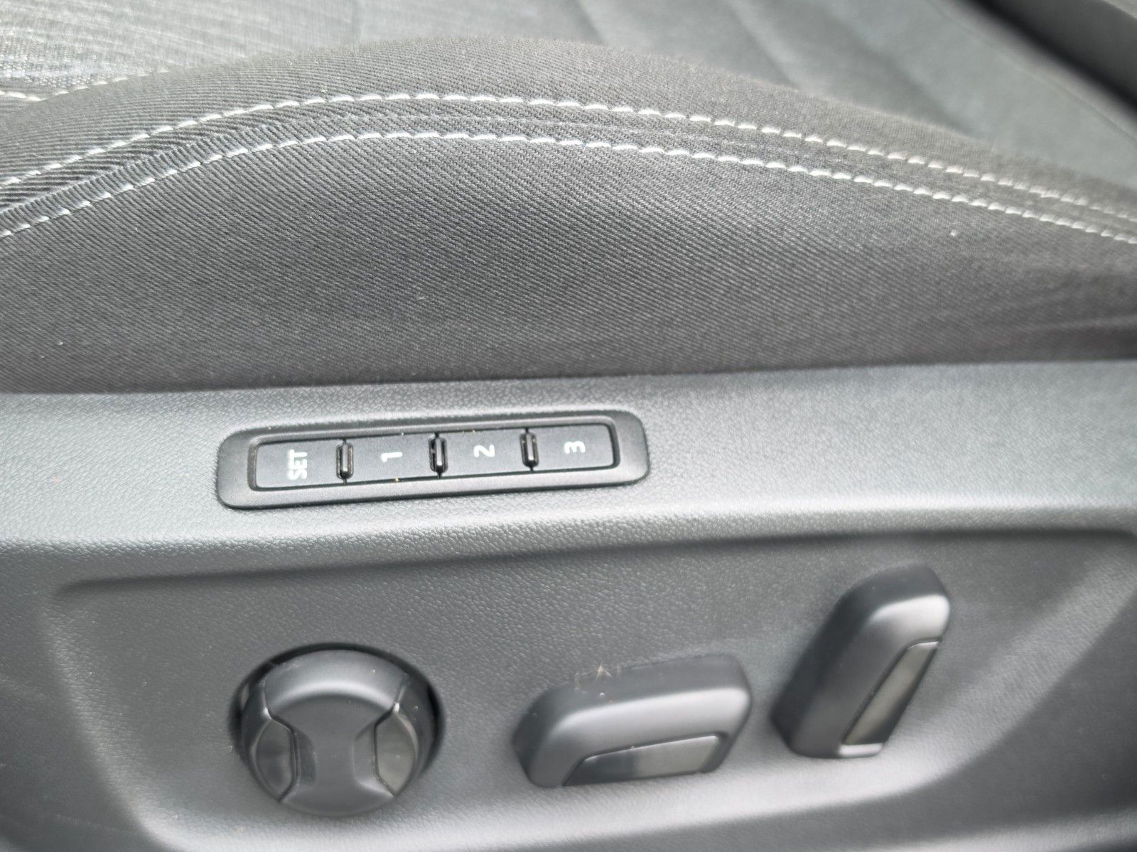 Fahrzeugabbildung SKODA Kodiaq Style 4x4 LED AHK CARPLAYER