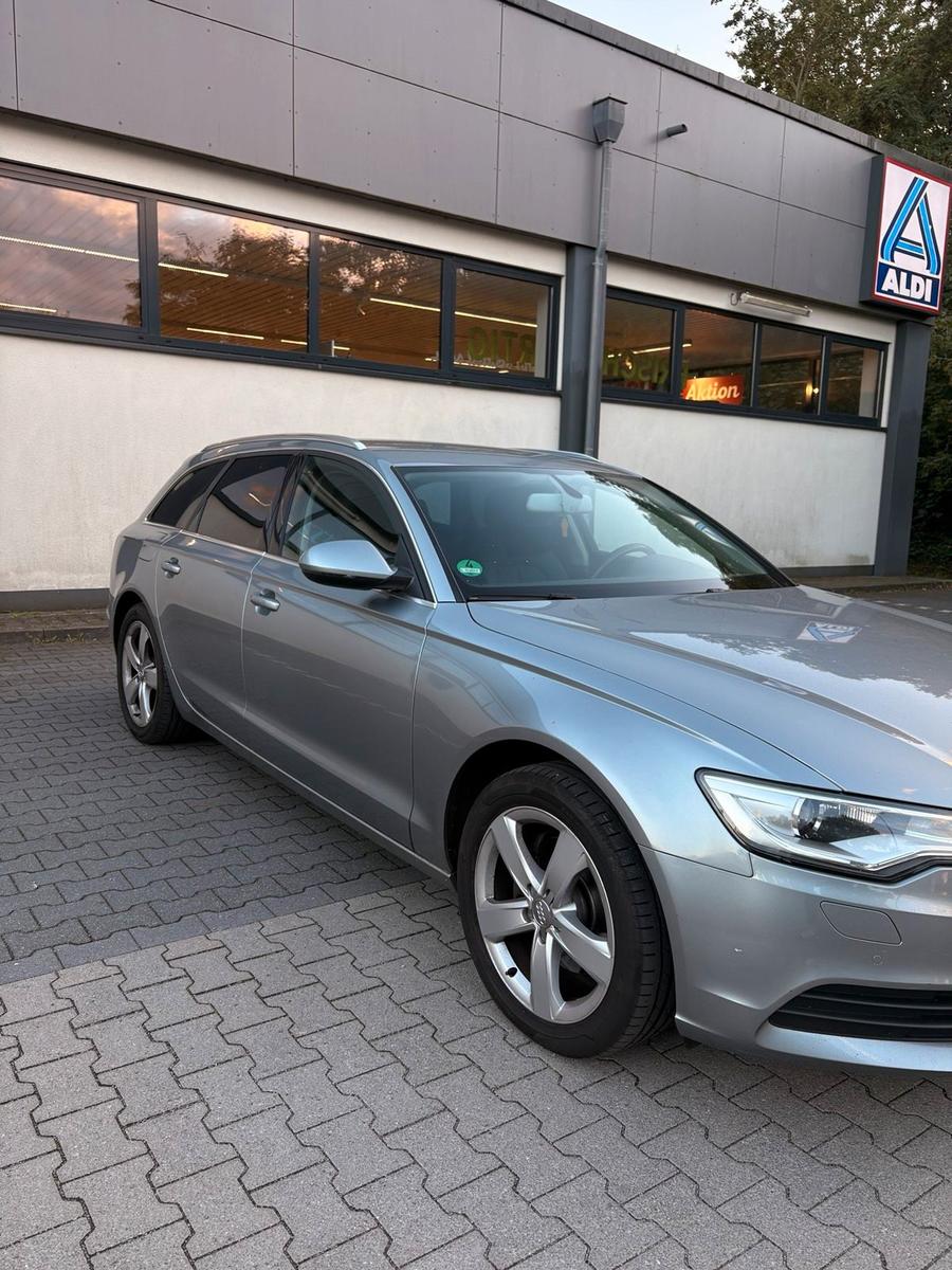 Audi A6 2011 — салон