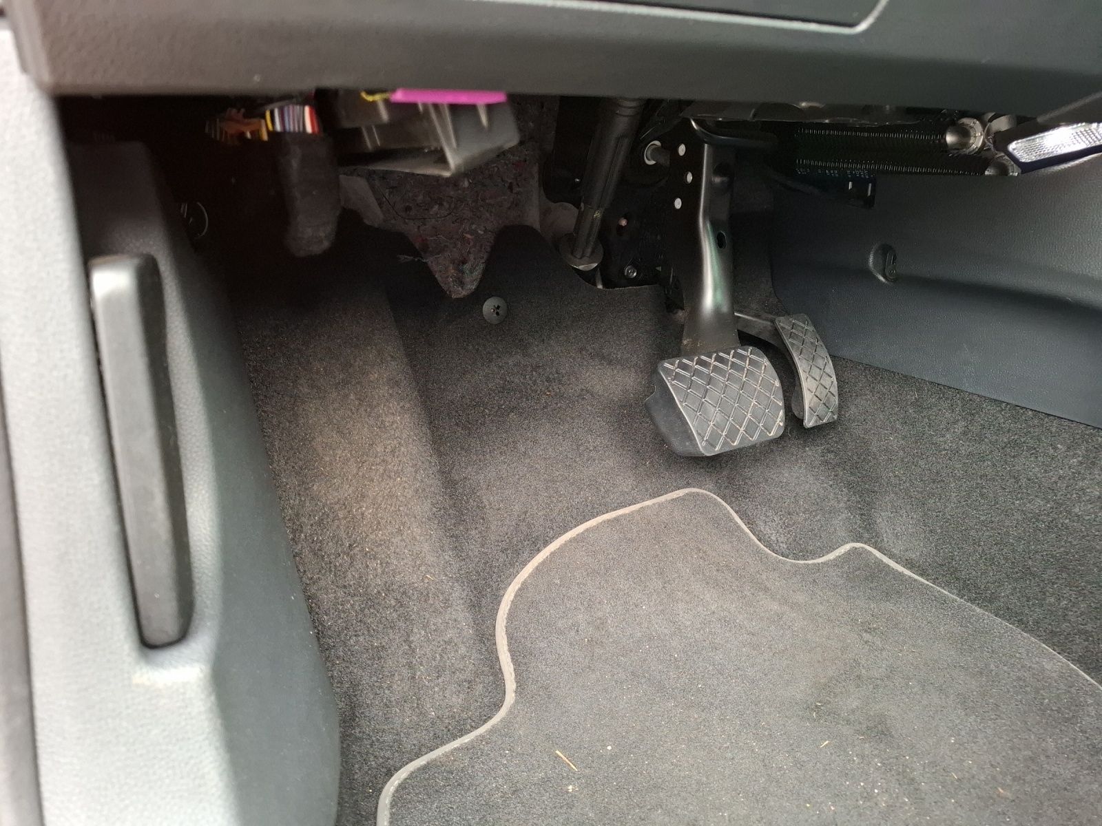 Fahrzeugabbildung SEAT Ibiza TSI FR-Line DSG LED Navi AID ACC RFK SH 18