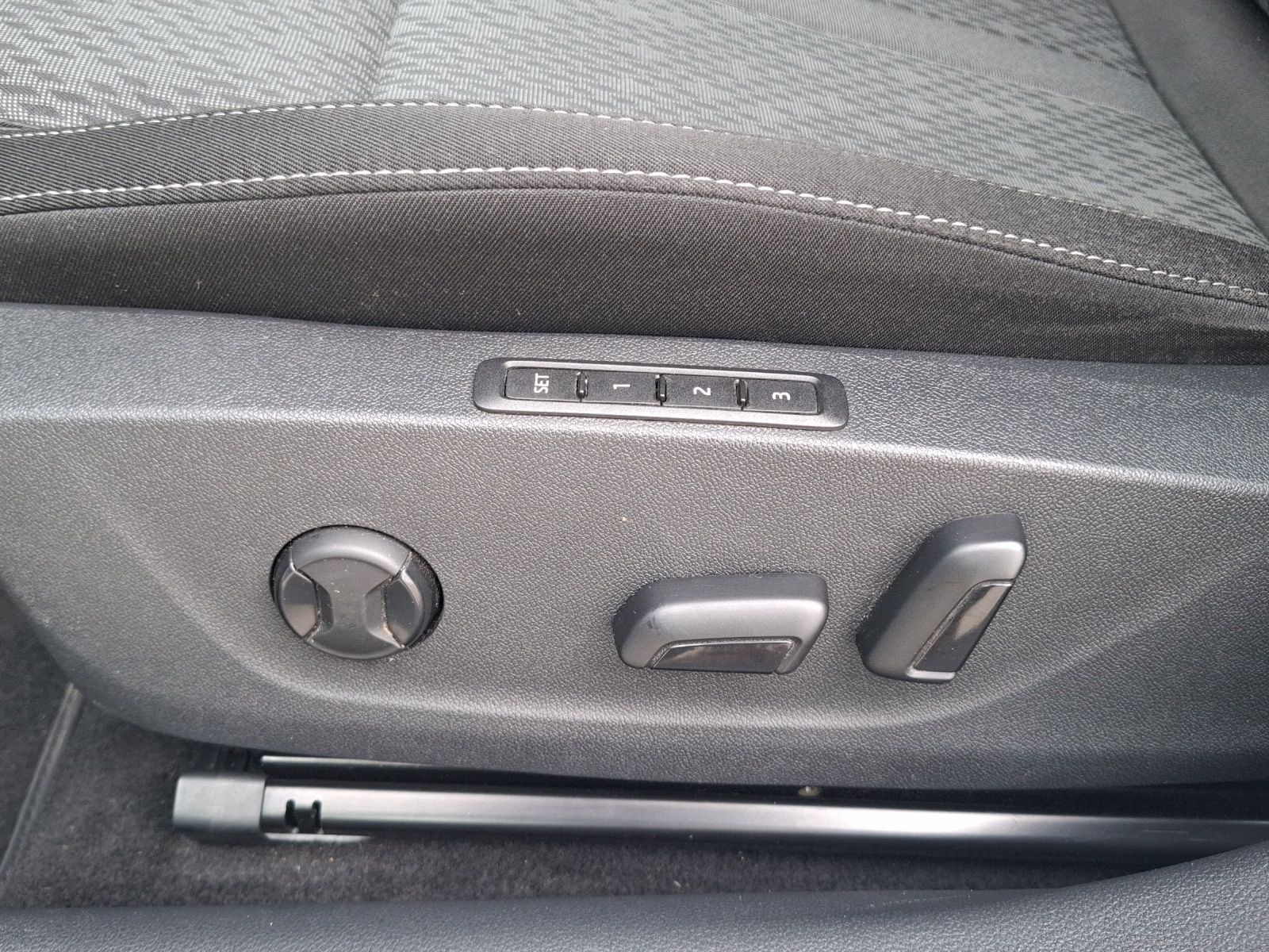 Fahrzeugabbildung SKODA Octavia Combi TDI First-Edition DSG Matrix AHK N