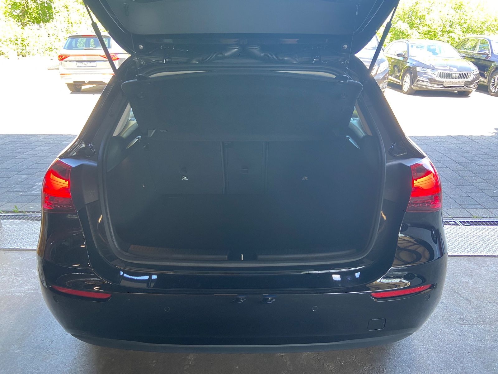 Mercedes-Benz A 180d Kamera Leder LED foto 14