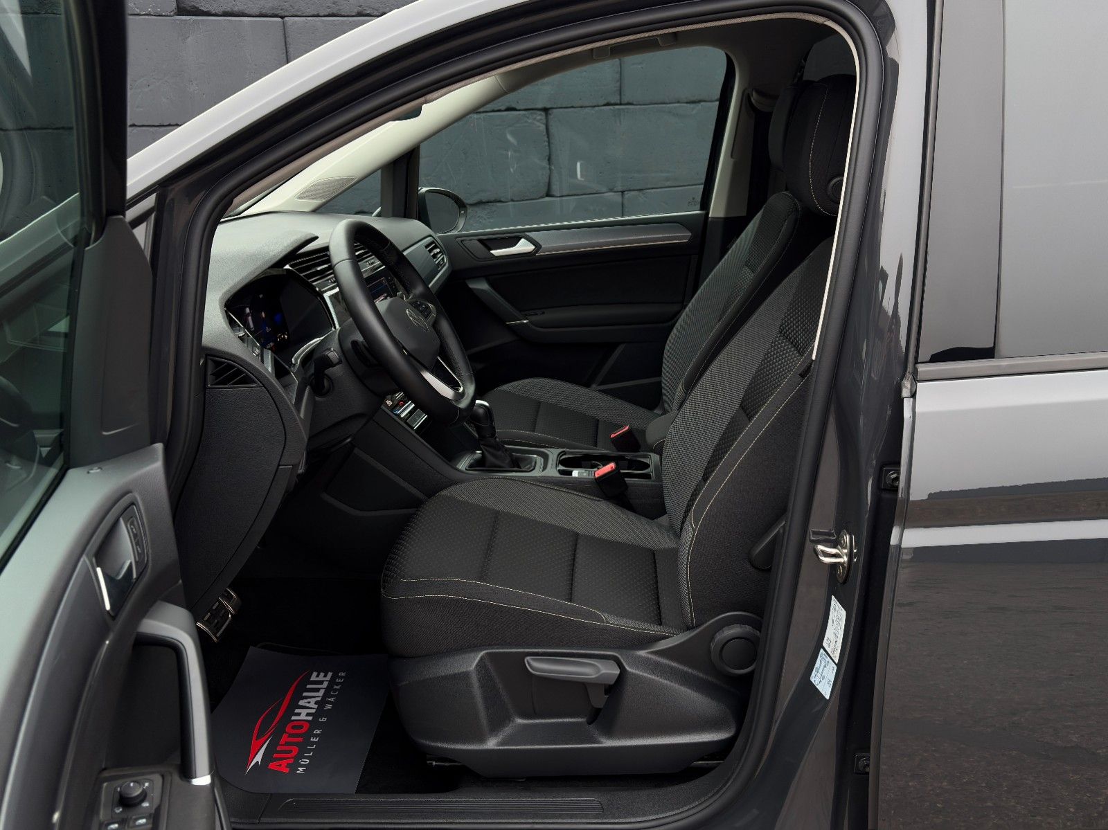 Fahrzeugabbildung Volkswagen Touran 1.5 TSI DSG Active Kamera ACC LED LHZ SHZ