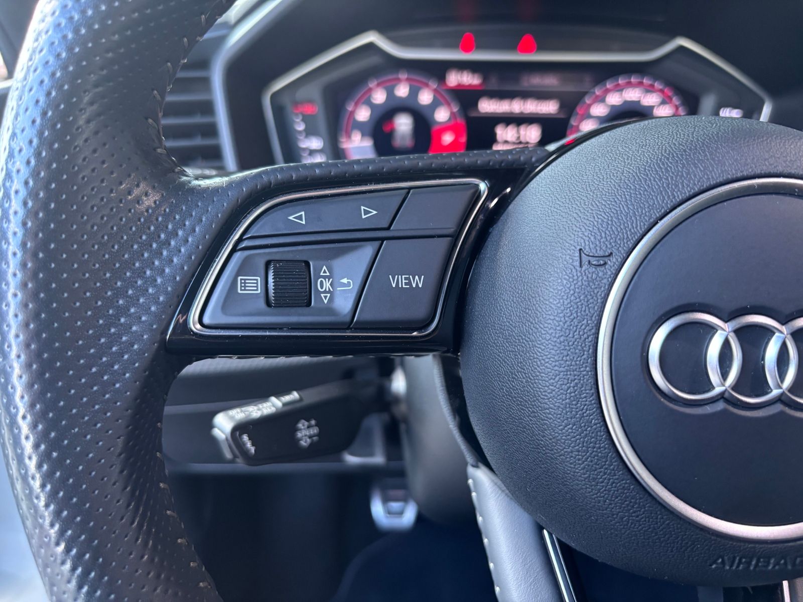 Fahrzeugabbildung Audi A1 citycarver 35 TFSI S-Line CARPLAY AHK LED