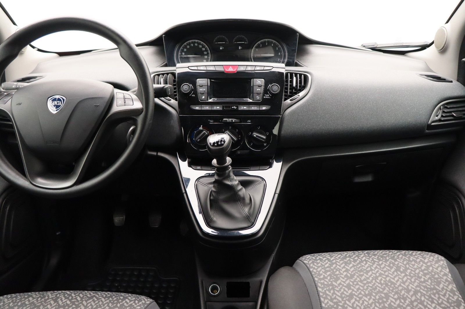 Fahrzeugabbildung Lancia Ypsilon 1.0 KLIMA BLUETOOTH