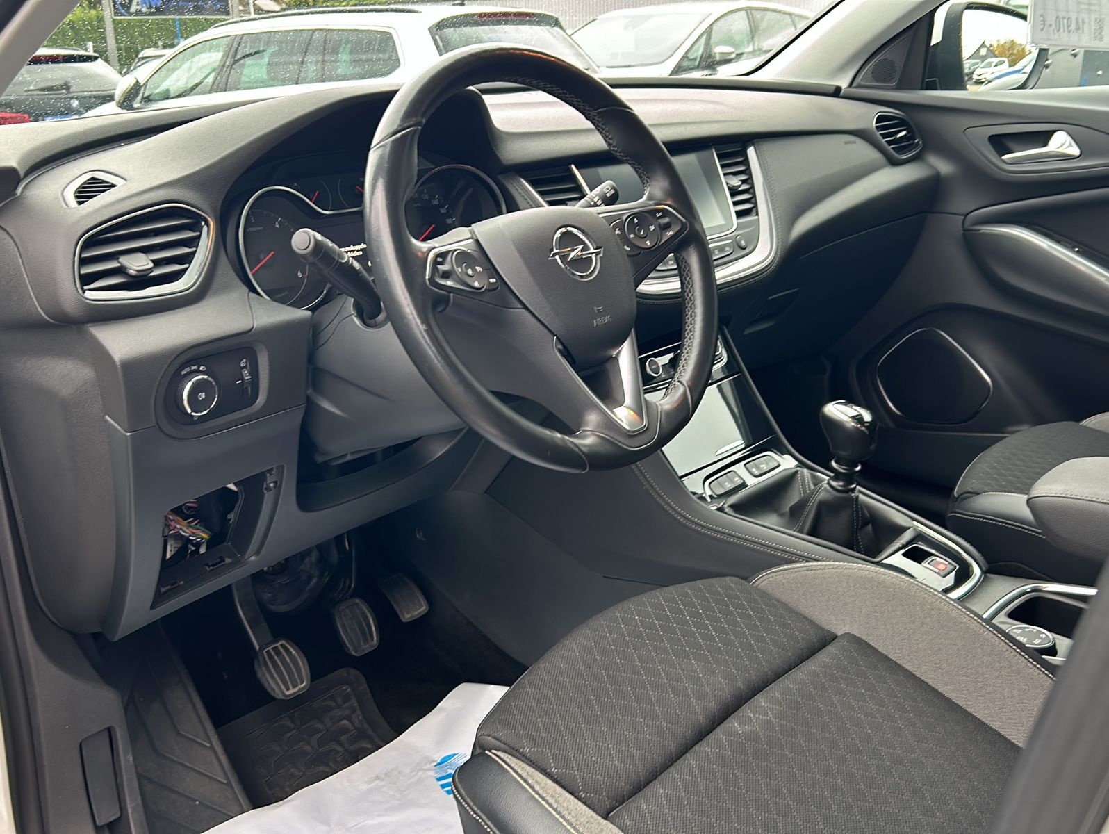 Fahrzeugabbildung Opel Grandland X 1,6 Innovation