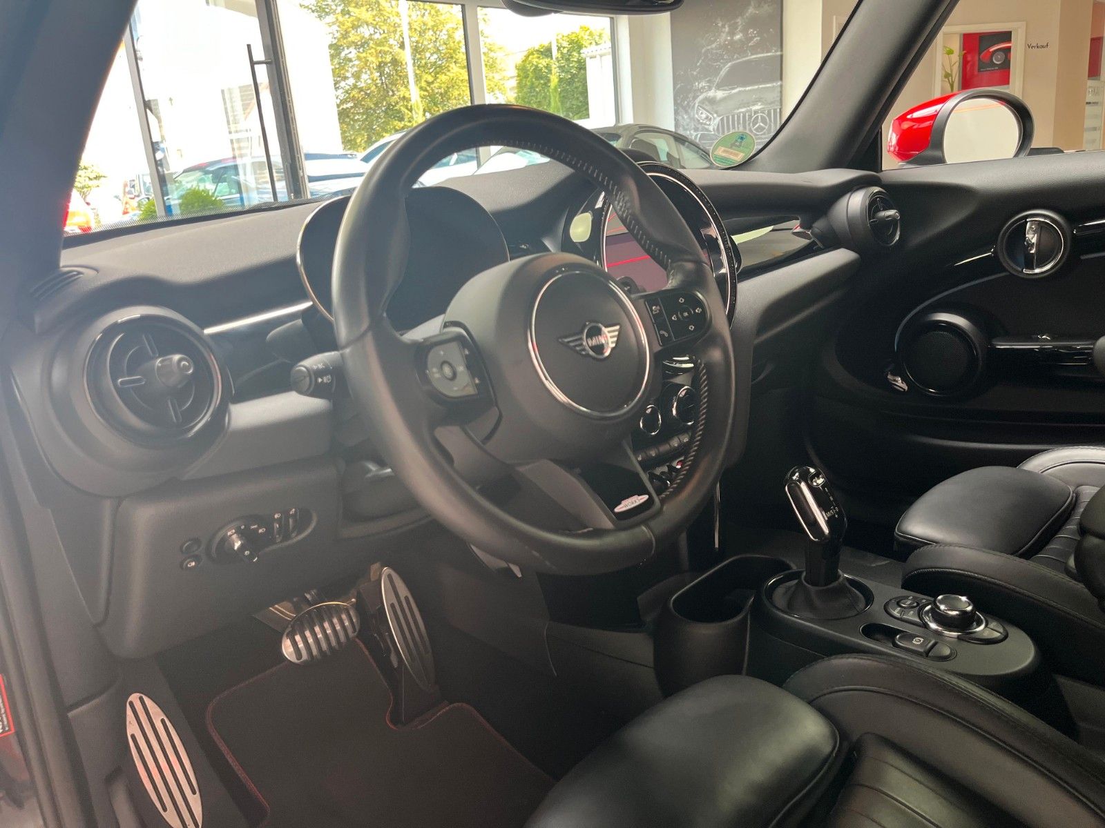 Fahrzeugabbildung MINI John Cooper Works Cabrio Trim*Virtual Cockpit*