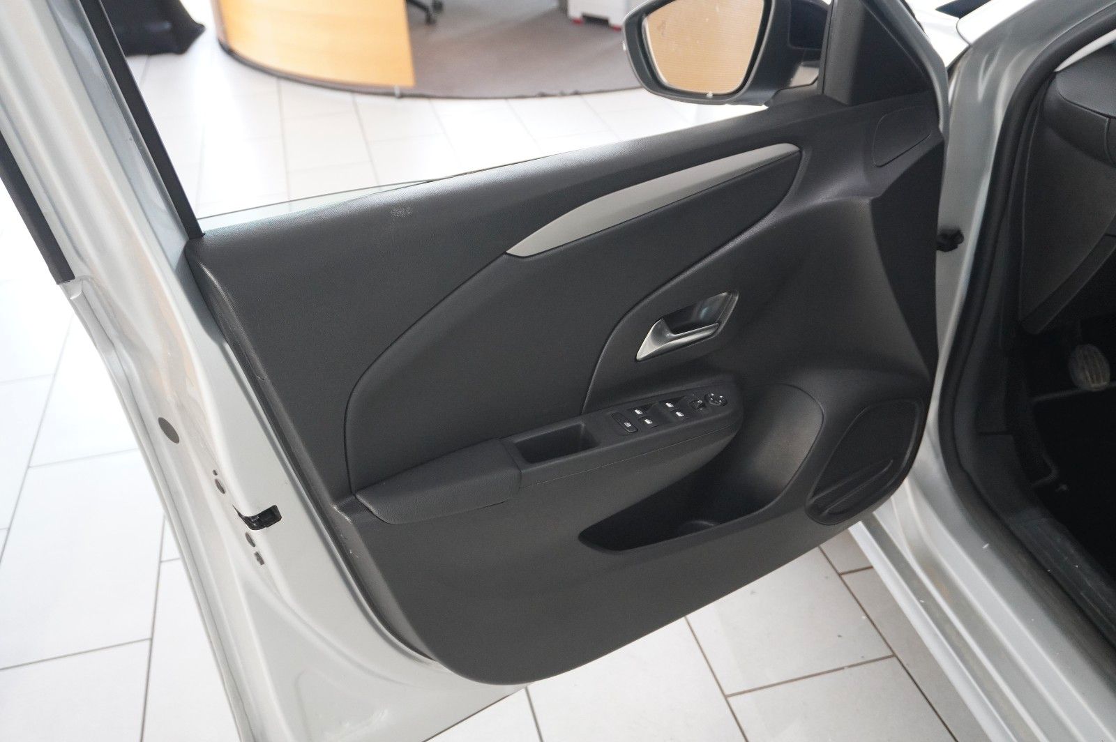 Fahrzeugabbildung Opel Corsa F 1.2 FACELIFT NAVI/LED/KAMERA/VIRTU./DAB+