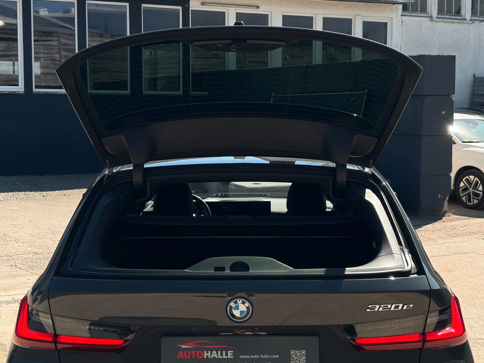 Fahrzeugabbildung BMW 320e Touring M Sport Aero Laser Akustik HUD H&K