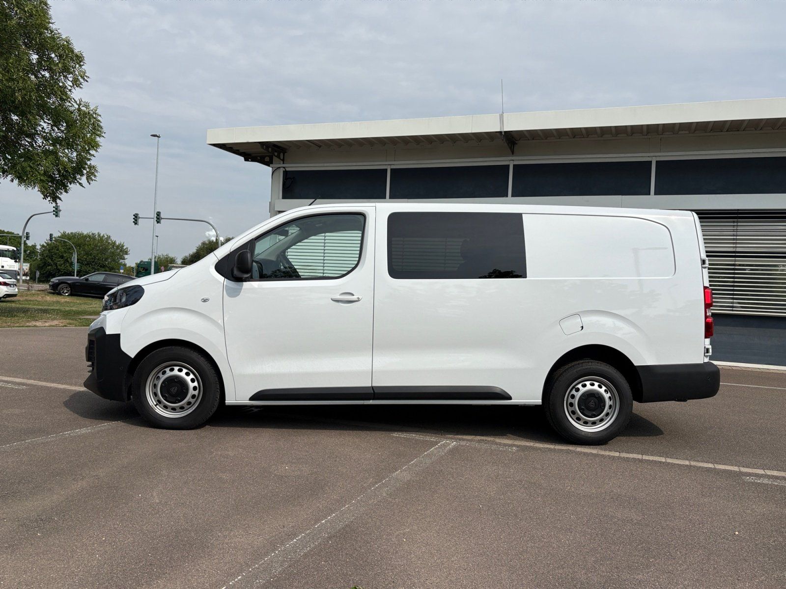 Fahrzeugabbildung Peugeot Expert DoKa L3 BlueHDi 180 EAT8 Doppelkabine