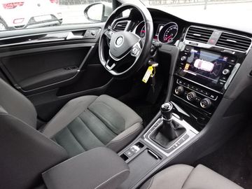 Fotografie 5 des VW Golf Variant VII 2.0 TDI Highline*AHK*LED*SHZ*Al