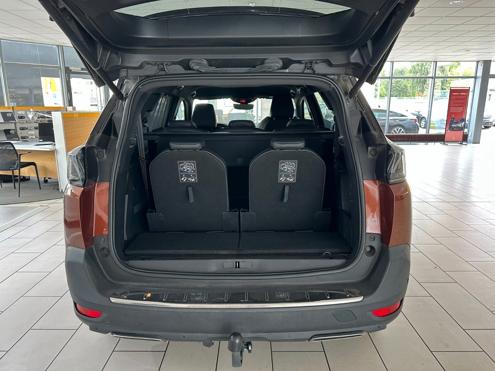 Fahrzeugabbildung Peugeot 5008 GT -PACK 1.5D LED/NAVI/SHZ/ALCANTARA/AHK