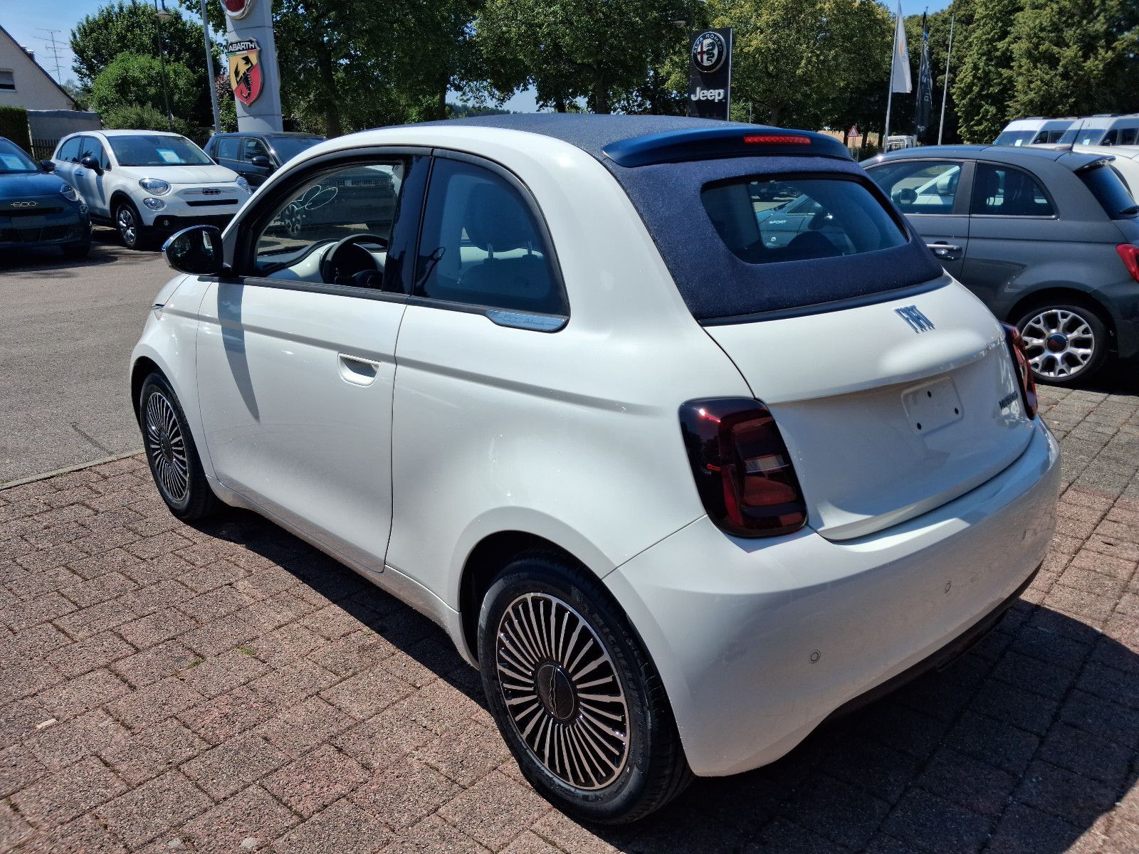 Fahrzeugabbildung Fiat 500C Dolcevita Cabrio Hybrid