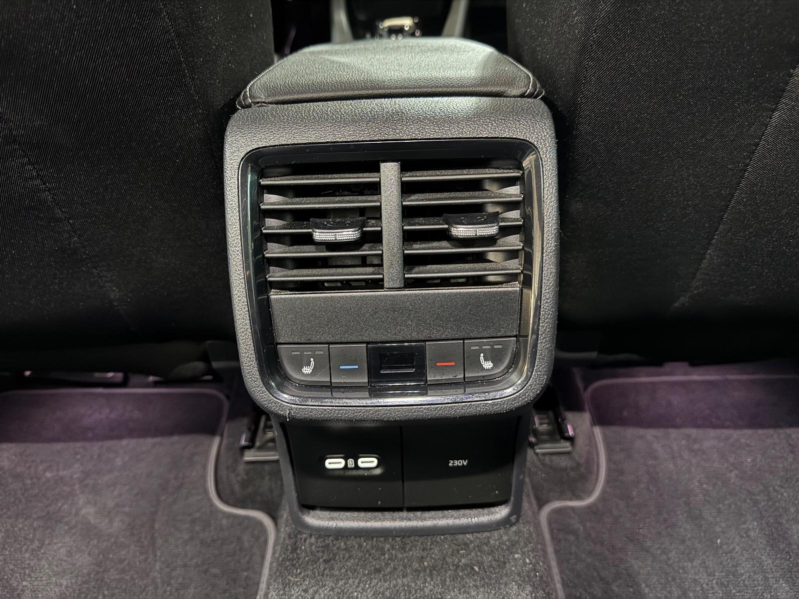 Skoda OctaviaCombiClever 2.0TDI DSG/STHEIZ/AHK/MATRIX