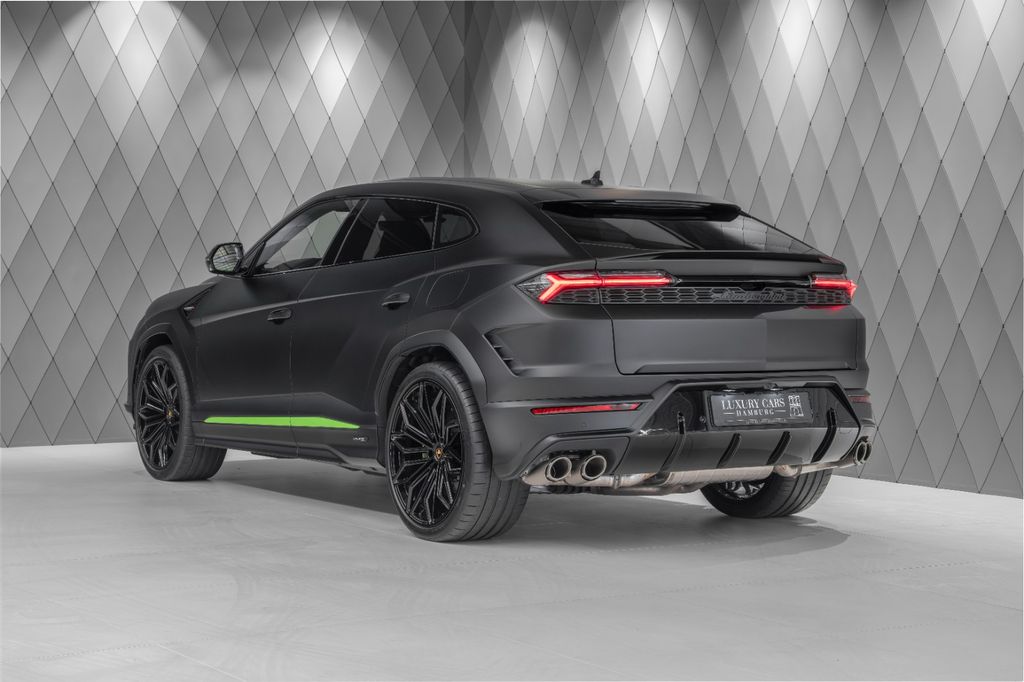 Urus 4.0 V8 SE MATT BLACK AKRAPOVIC CARBON - Bild 6