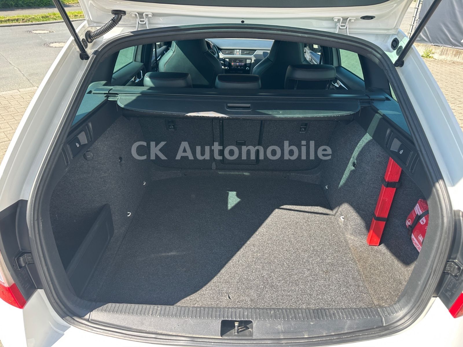 Fahrzeugabbildung SKODA Octavia Combi RS 2.0 TDI DSG/Navi/Bi-Xenon/PDC