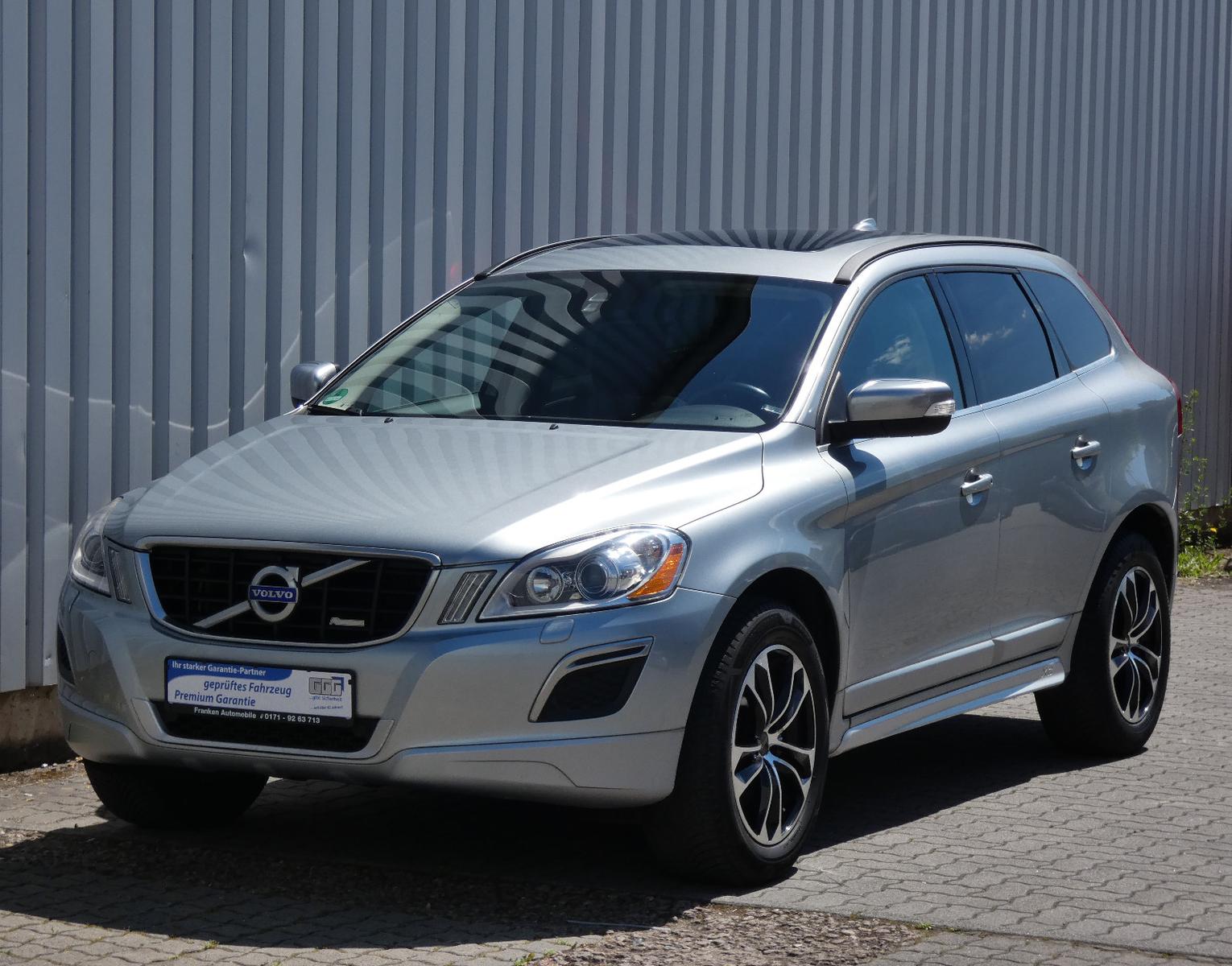 Volvo XC 60 XC60 R-Design Drive-1-Hand-Leder-Navi-Xeno