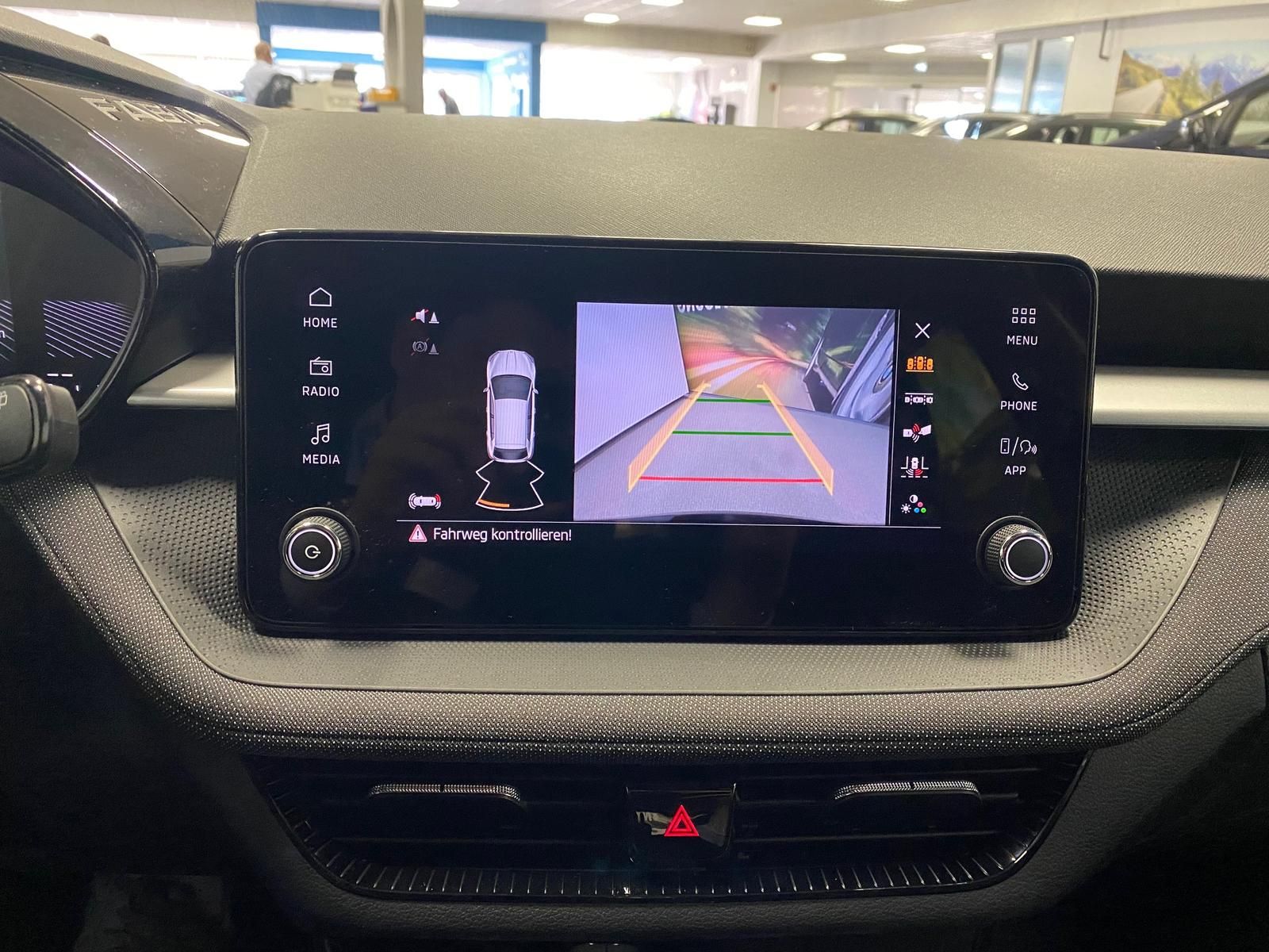 Fahrzeugabbildung SKODA Fabia 1.0 TSI DSG Selection APP+RFK+KLIMA+GA2031