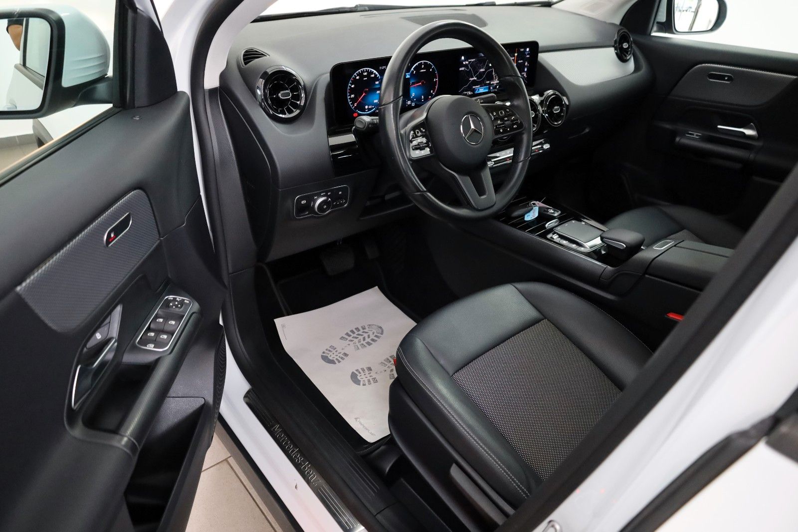 Fahrzeugabbildung Mercedes-Benz GLA 200 d,T.Leder,Navi,LED,Kamera,ACC,Panor.,AHK