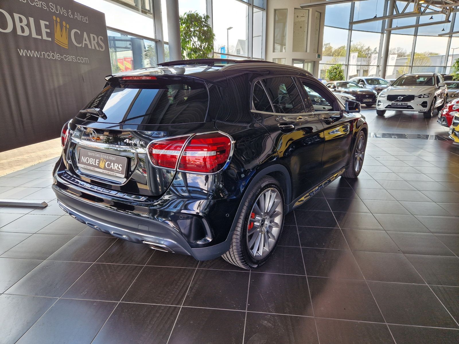 Fahrzeugabbildung Mercedes-Benz GLA 250 4Matic AMG-LINE PANO LED