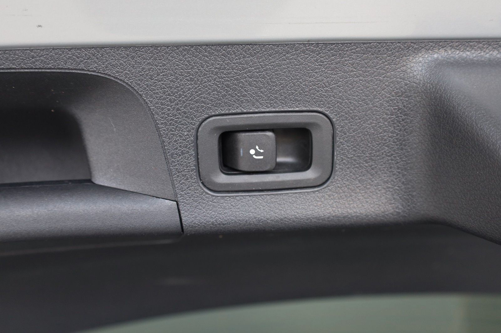 Fahrzeugabbildung Mercedes-Benz CLA 220d SB 4M AMG Line T.Leder,Navi,Night/ParkP