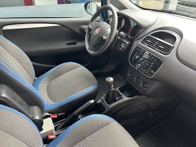 Fahrzeugabbildung Fiat Punto 1.4 Benzin+CNG++NaviZB+AllwetterRäder+