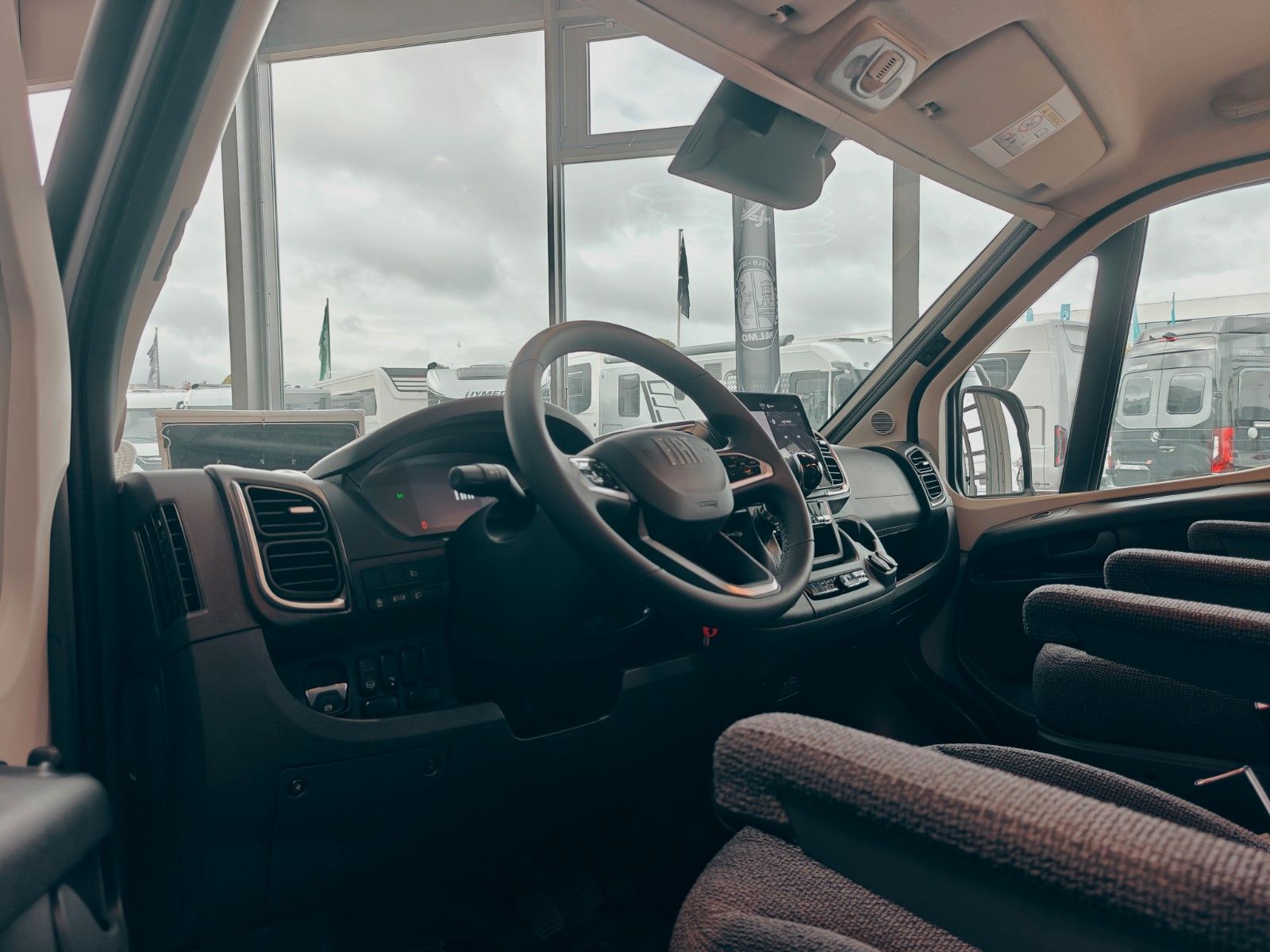 Fahrzeugabbildung HYMER / ERIBA / HYMERCAR HYMER REDWOOD 600 TRAIL 2026