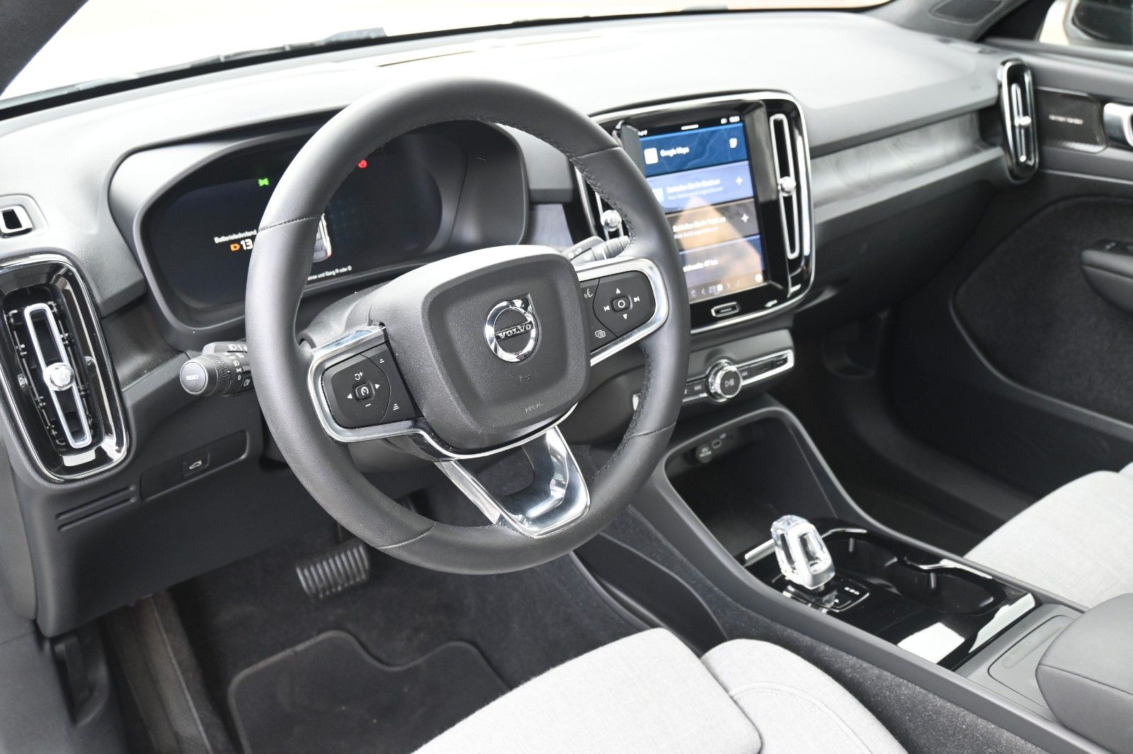 Fahrzeugabbildung Volvo C40 Ultimate BEV Single Motor H/K*AHK*PANO*