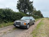 Mercedes-Benz Mercedes 260e W124 Limousine, Schiebedach,... - Mercedes-Benz W124 aus dem Jahr 1988