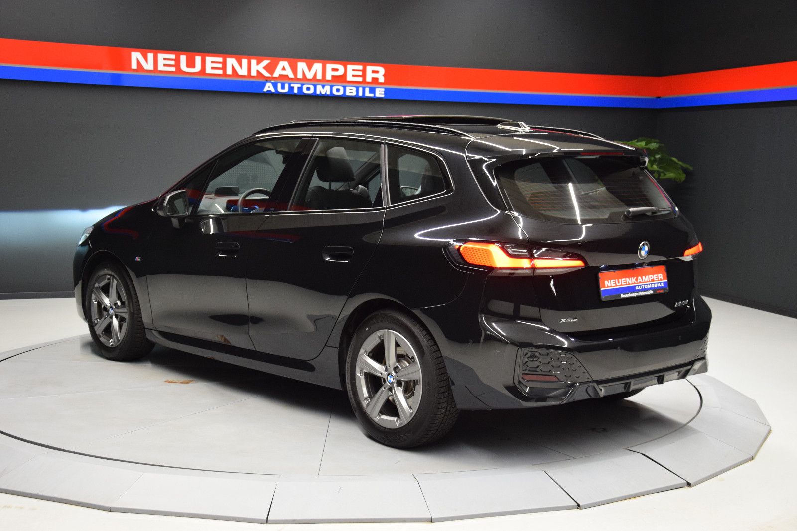 Fahrzeugabbildung BMW 223i Active Tourer xDrive M Sport HuD Pano h/k