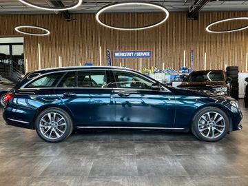 Mercedes-Benz E 350 *BURMESTER*KEYLES*PANO*AHK*ACC*StandHZ*